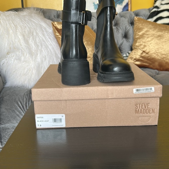 Steve Madden Black Leather Ankle Boots with gold accent. - Picture 15 of 15